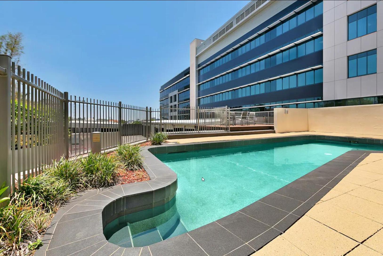 Entire 2 Bedroom Penthouse with Carpark
