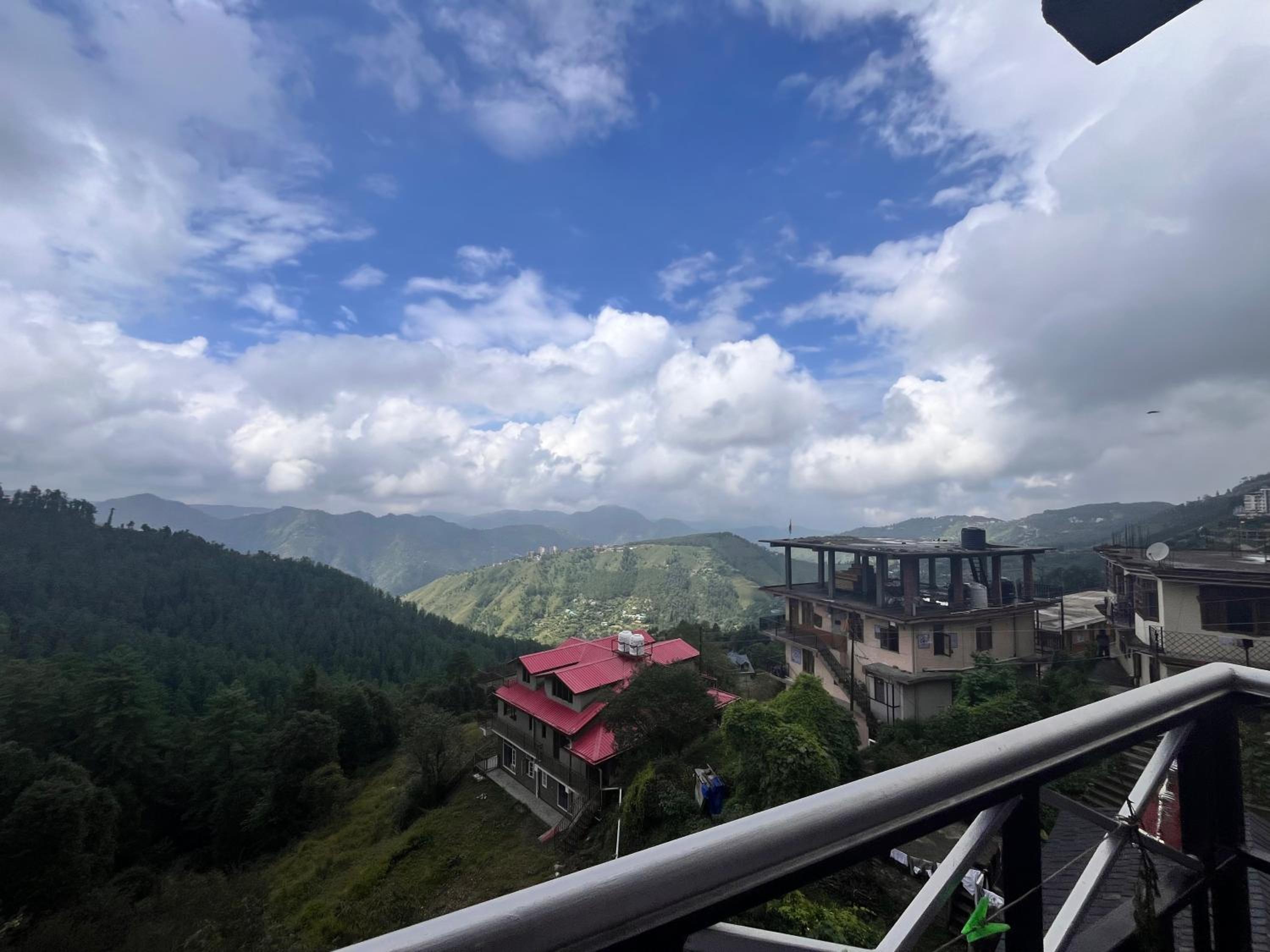 Baldeyan breeze Home Stay & Family suite apartments