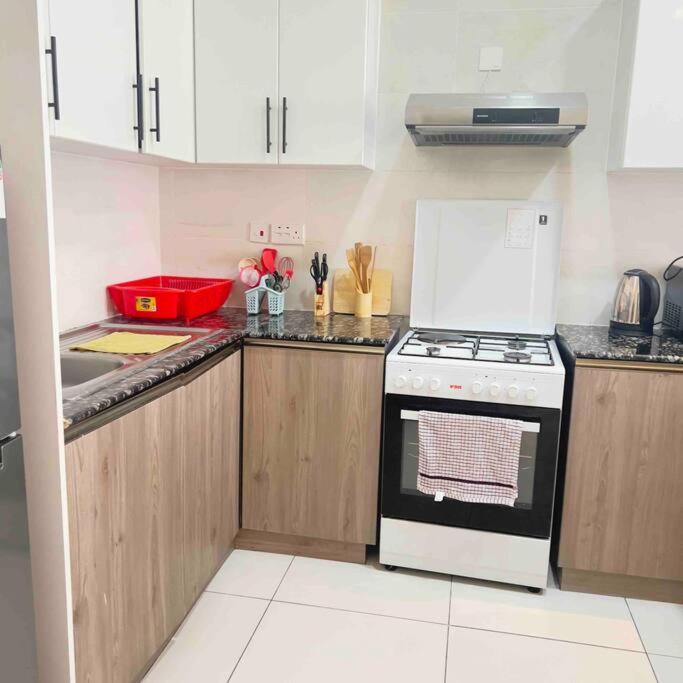 Silverstone Apartments 2 BR with views Gym& Pool view 5