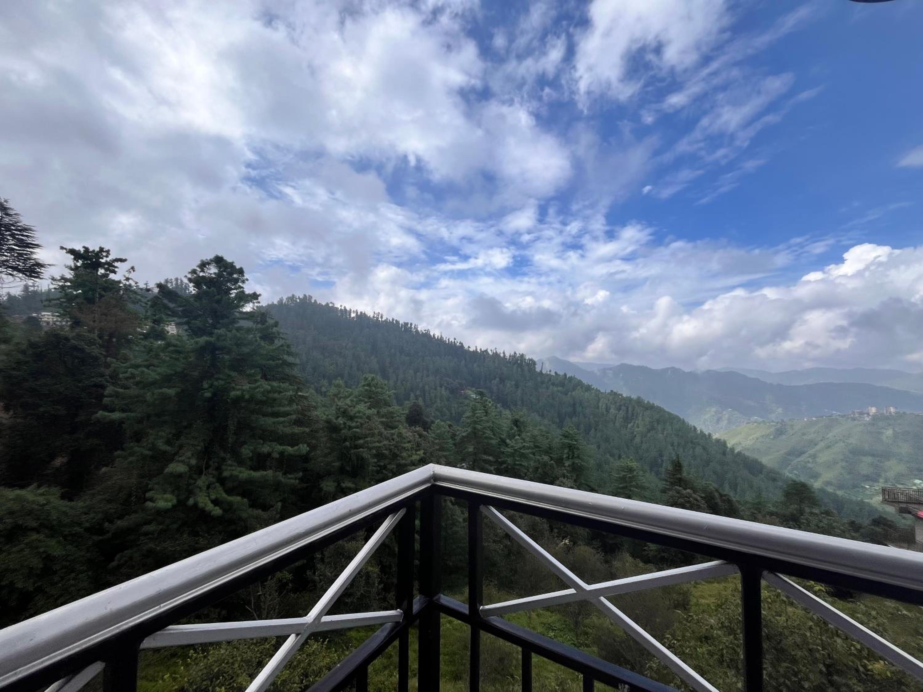 Baldeyan breeze Home Stay & Family suite apartments