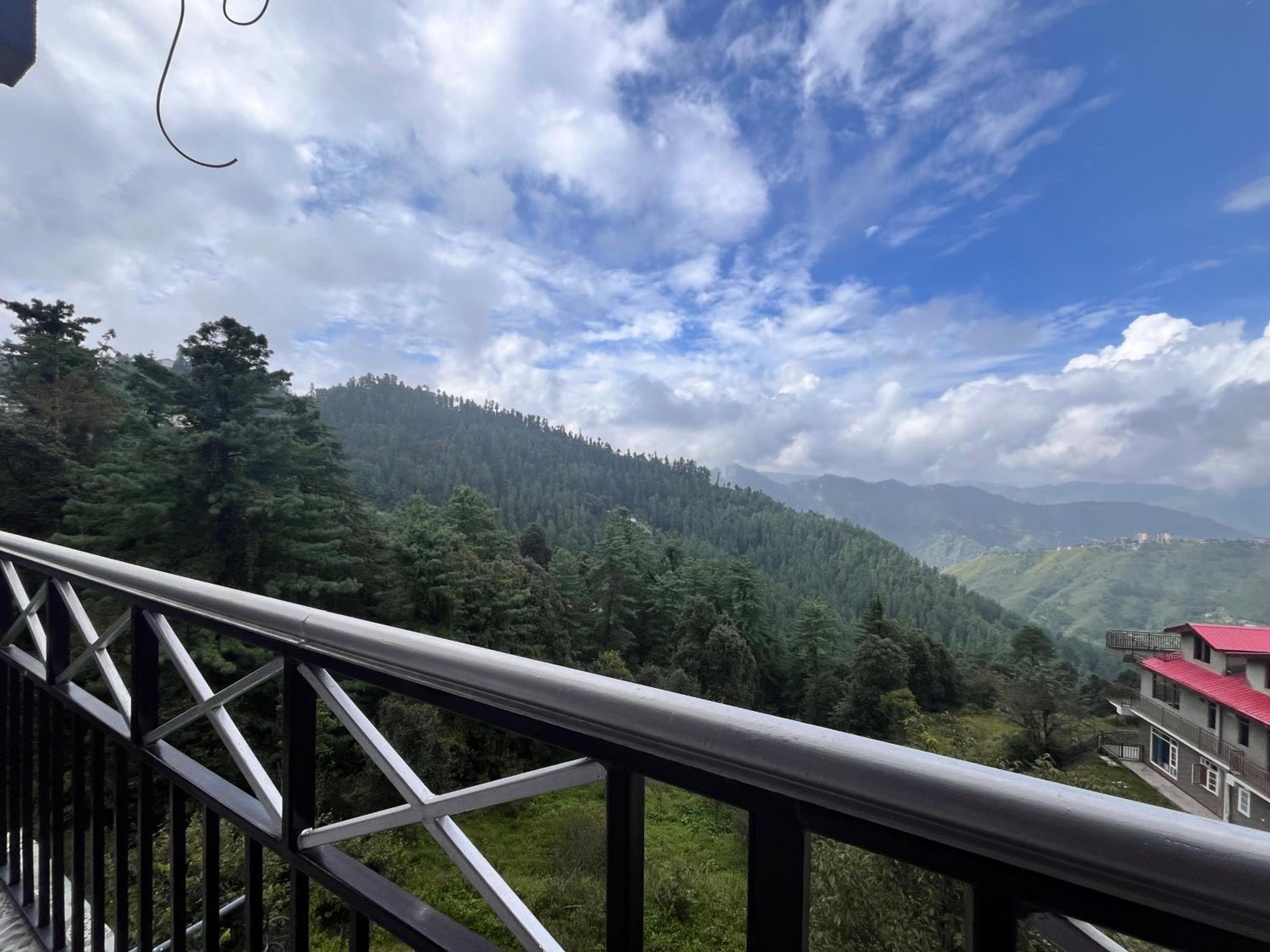 Baldeyan breeze Home Stay & Family suite apartments