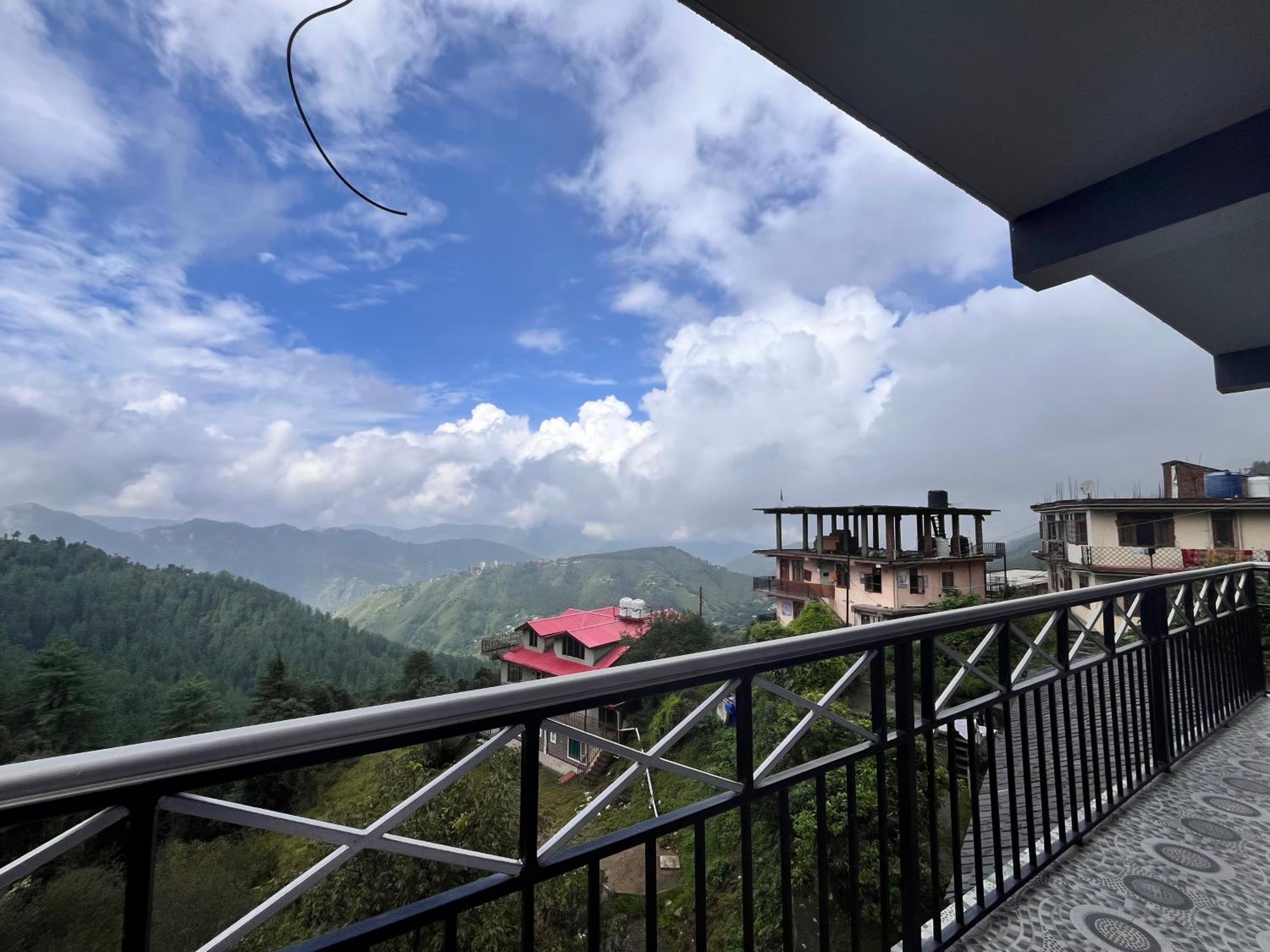 Baldeyan breeze Home Stay & Family suite apartments