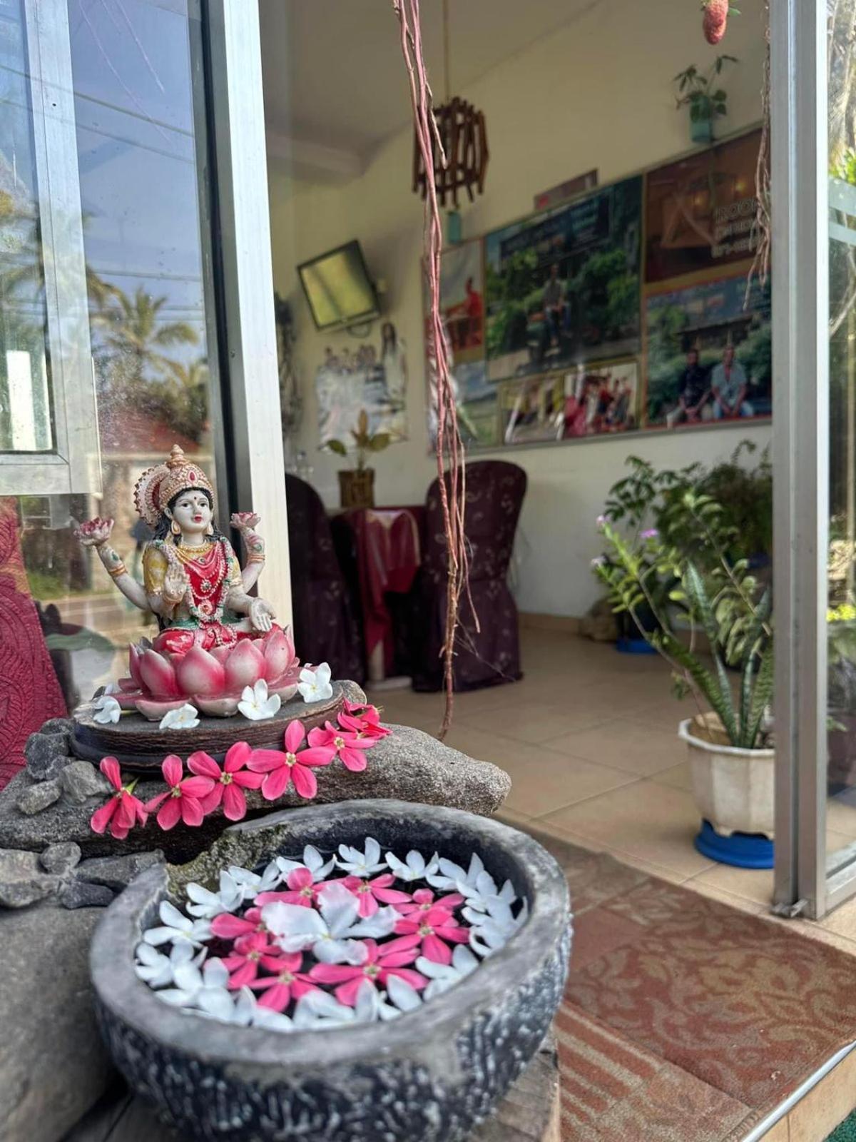 Venus Hotel -Sathuta Suranga