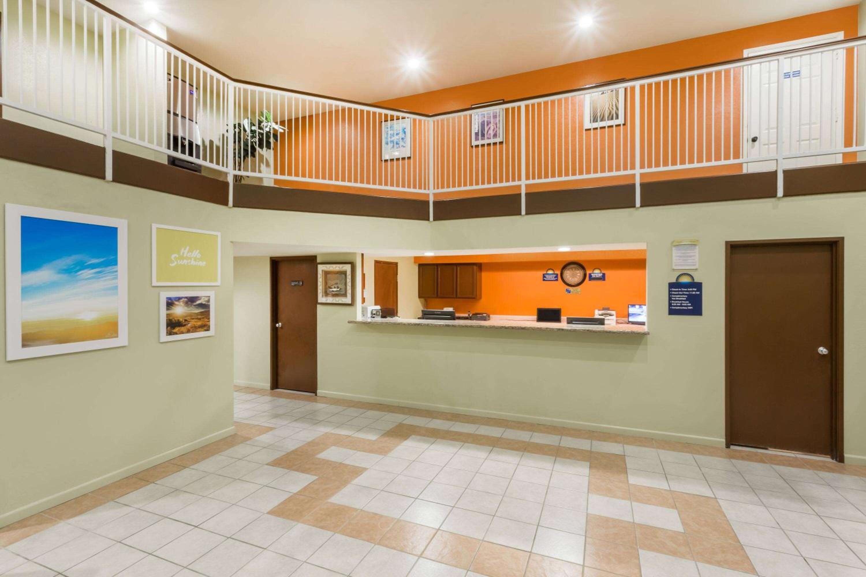 Holbrook Vacations - Days Inn by Wyndham Holbrook - Property Image 2
