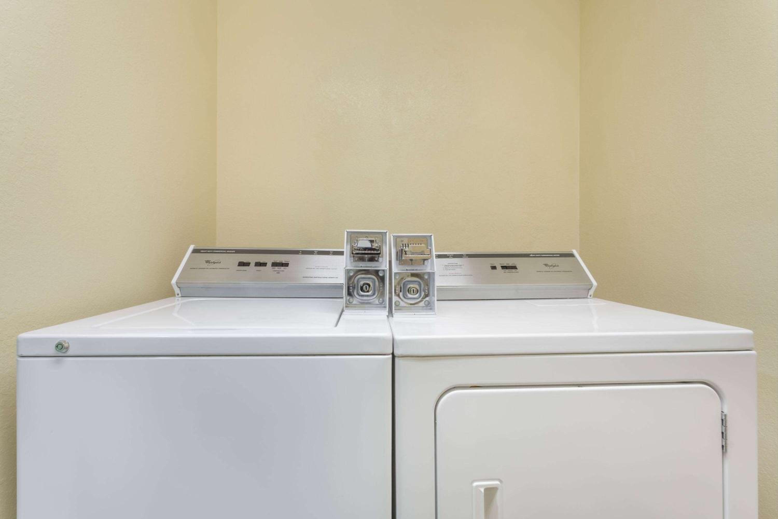 Holbrook Vacations - Days Inn by Wyndham Holbrook - Property Image 9