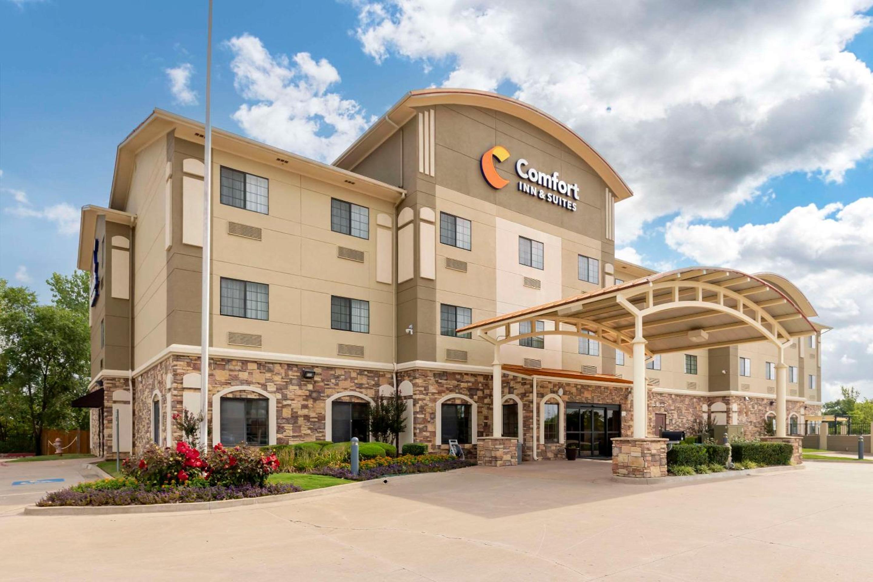Hotel Comfort Inn & Suites Glenpool - Image 1