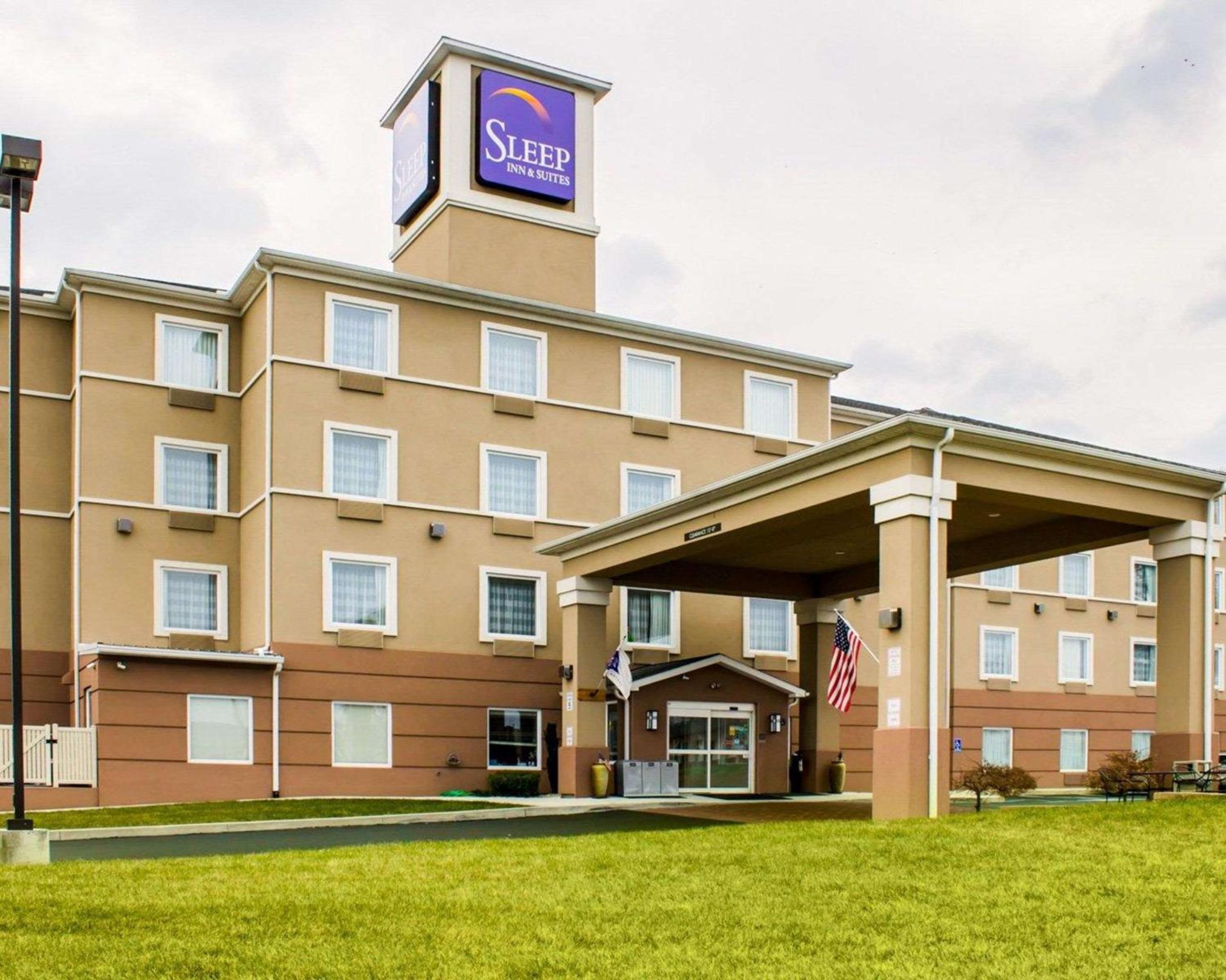 Hotel Sleep Inn & Suites - Image 1
