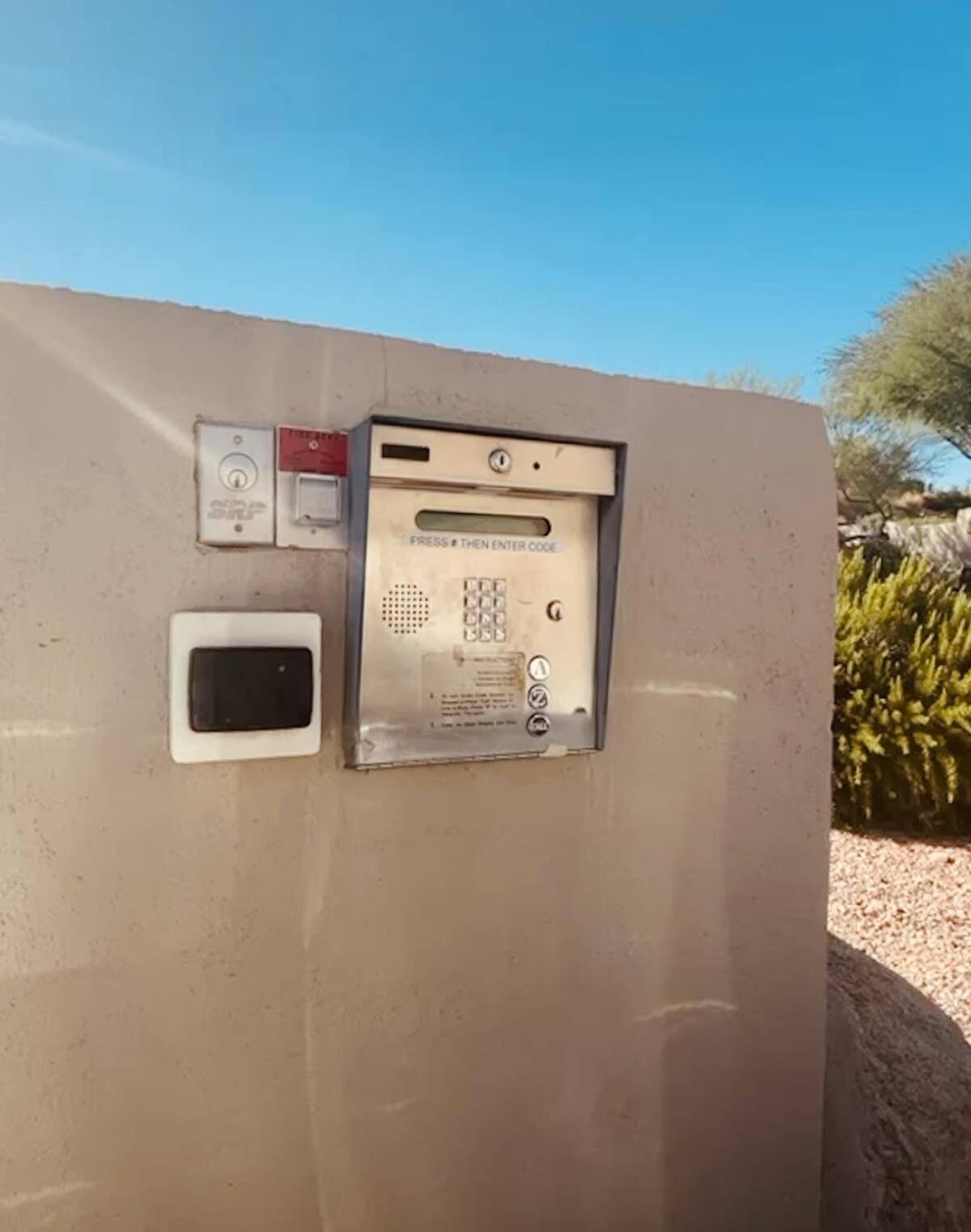 Spacious 3BR Villa w Mountain Views, Pool & Private Garage Near Scottsdale view 2