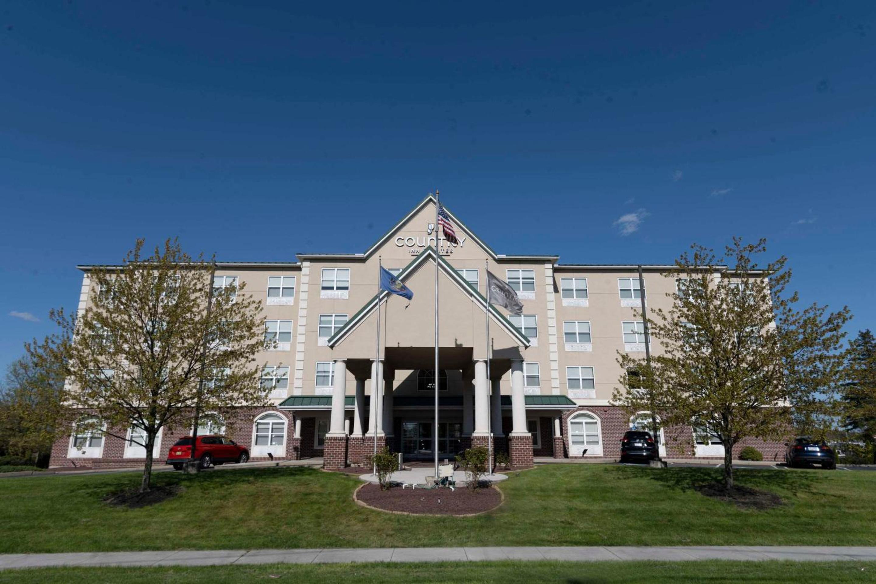 Hotel Country Inn & Suites by Radisson, Harrisburg - Hershey West, PA - Image 1