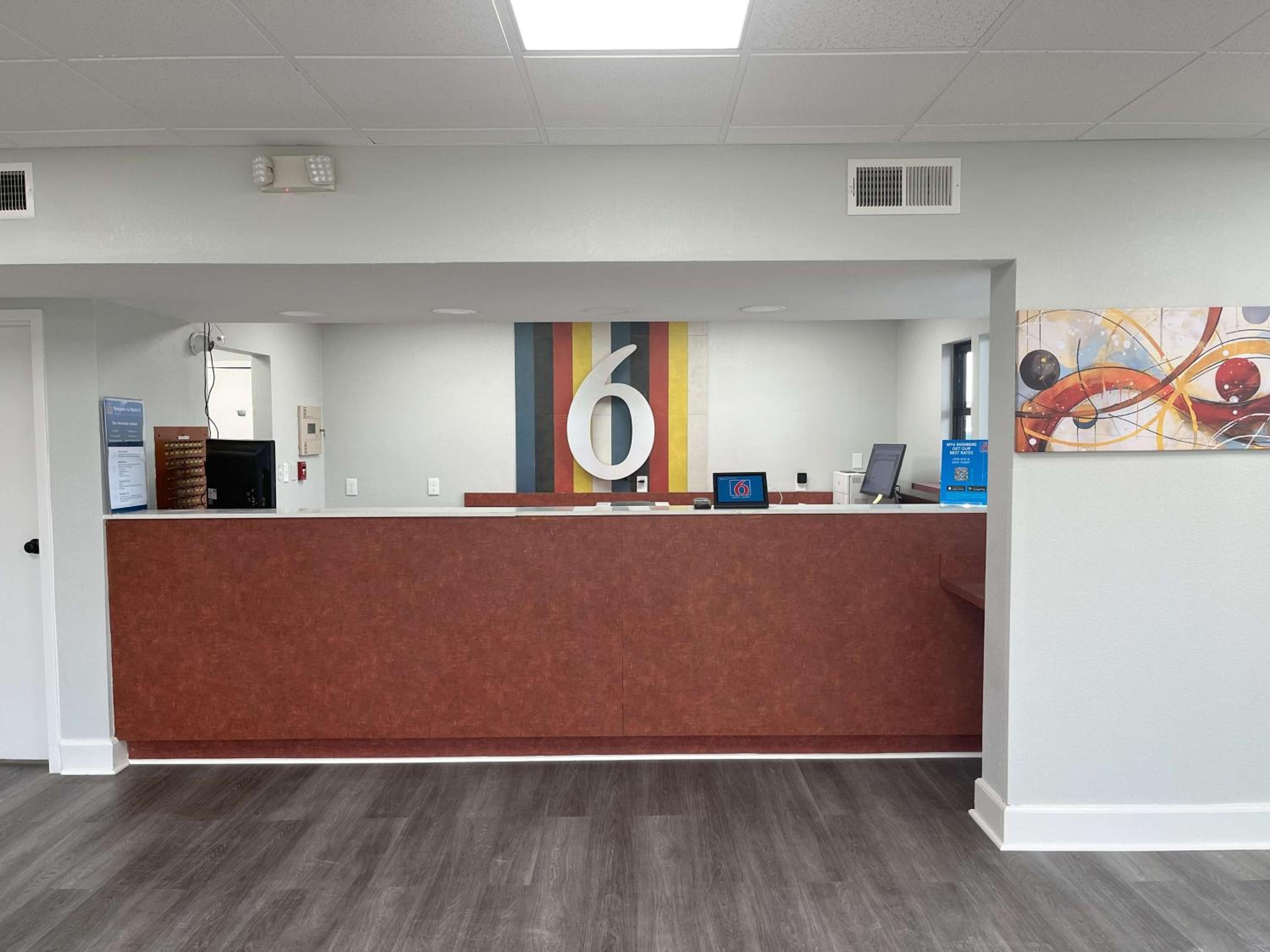 Motel 6 Cleveland, MS – Delta State University view 3