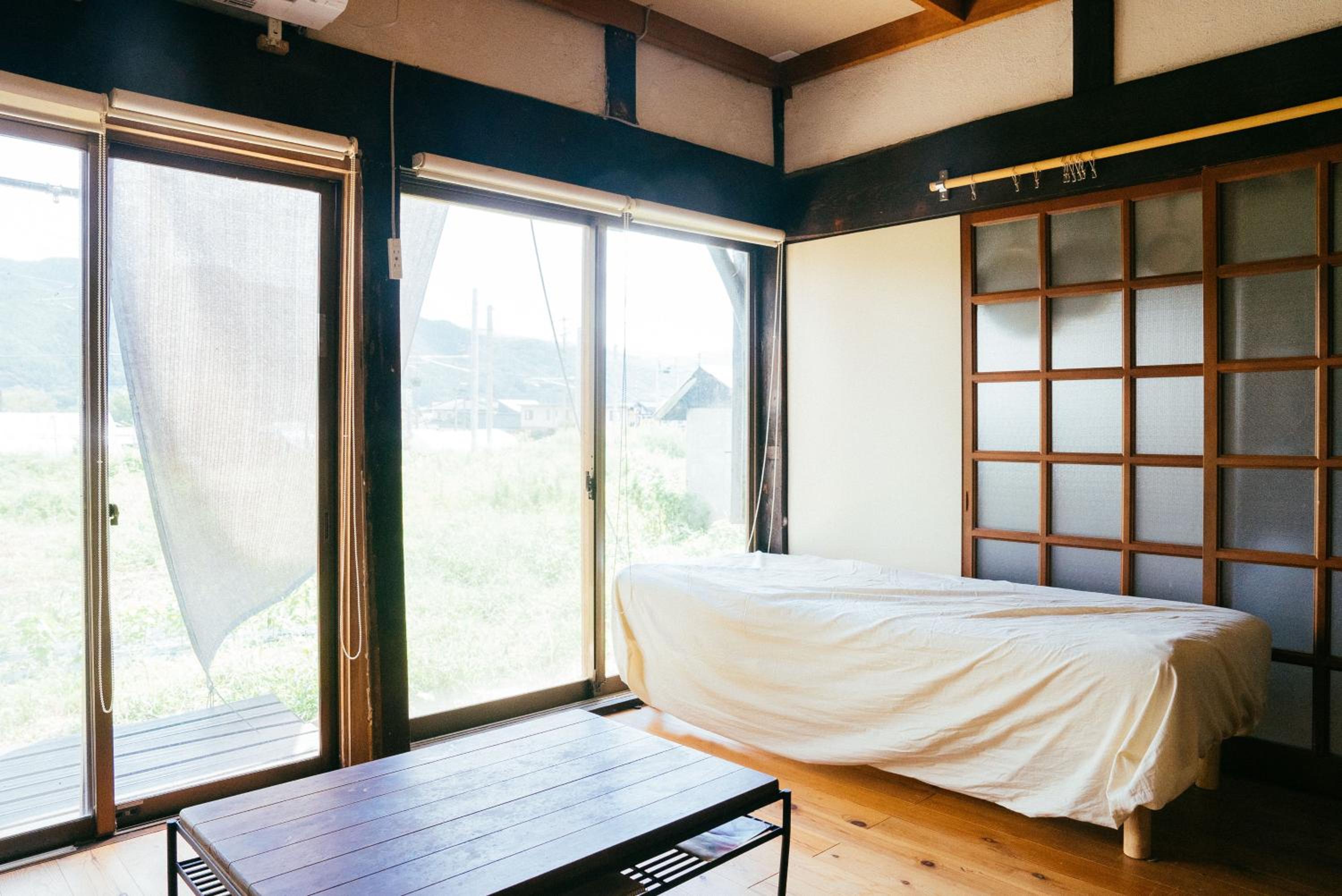 hinatabocco guesthouse kominka Twin room bed view 3