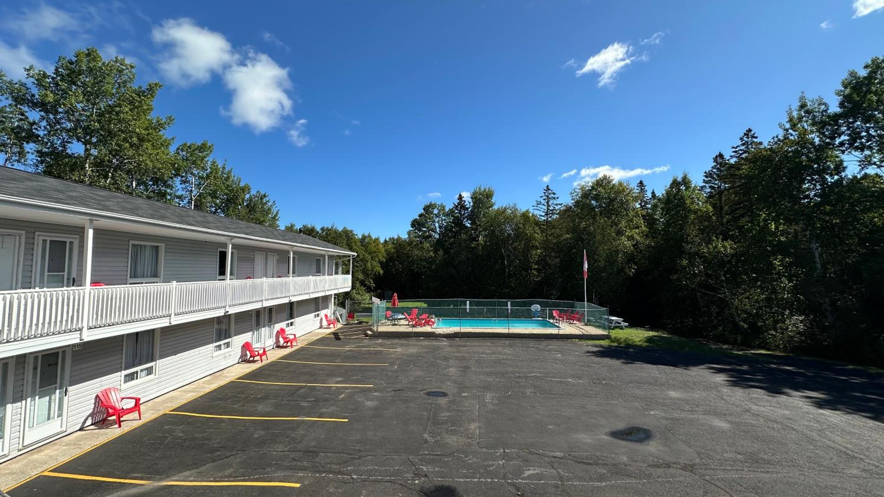 Motel 7 Inn & Suites