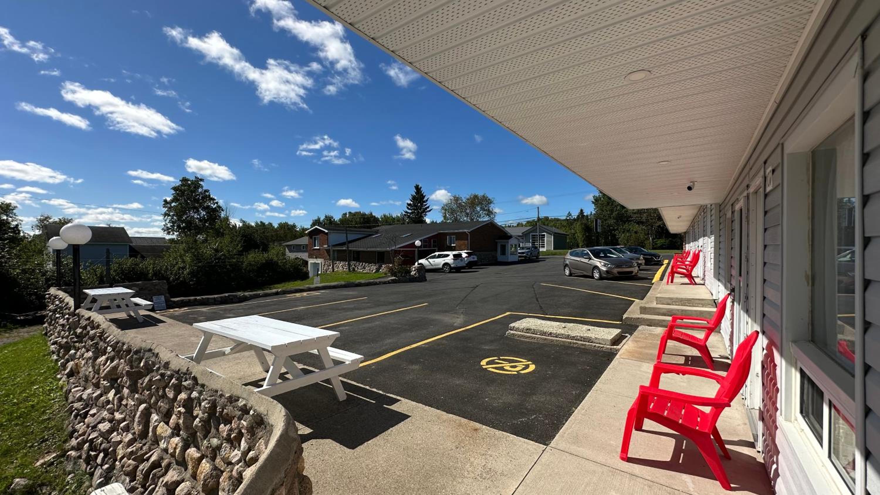 Motel 7 Inn & Suites
