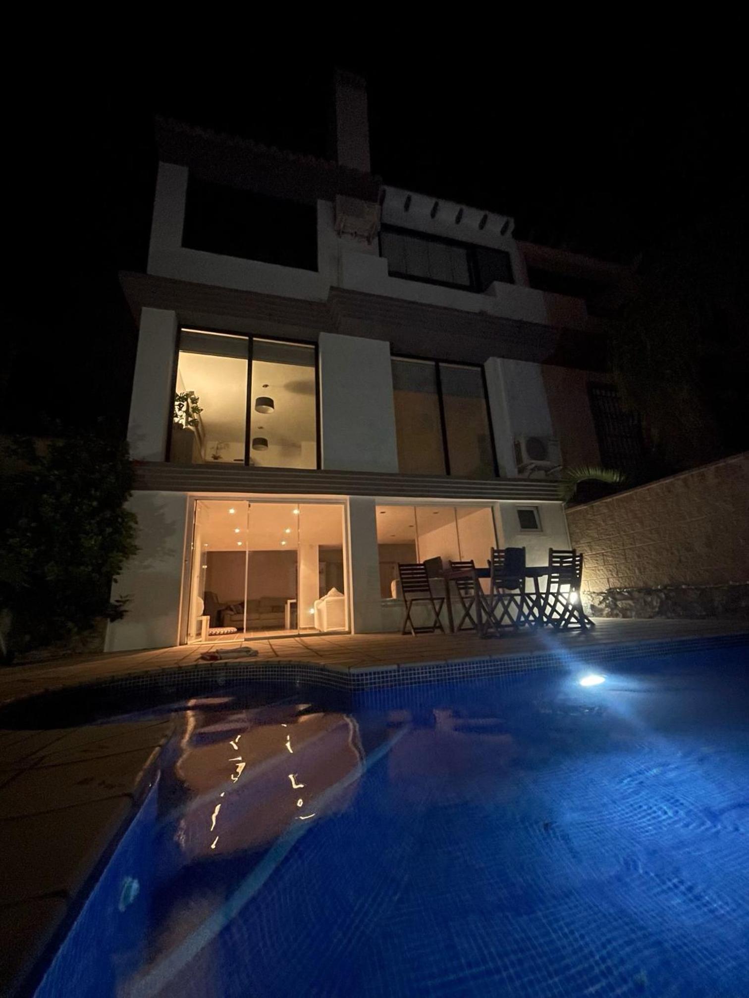 Preciosa casa con piscina