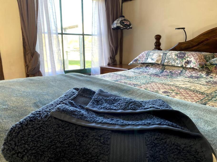 Cozy Barn, Farm stay, Watagans views, Rustic charm
