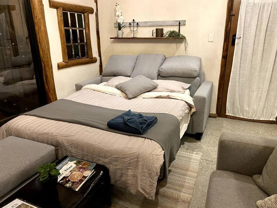 Cozy Barn, Farm stay, Watagans views, Rustic charm