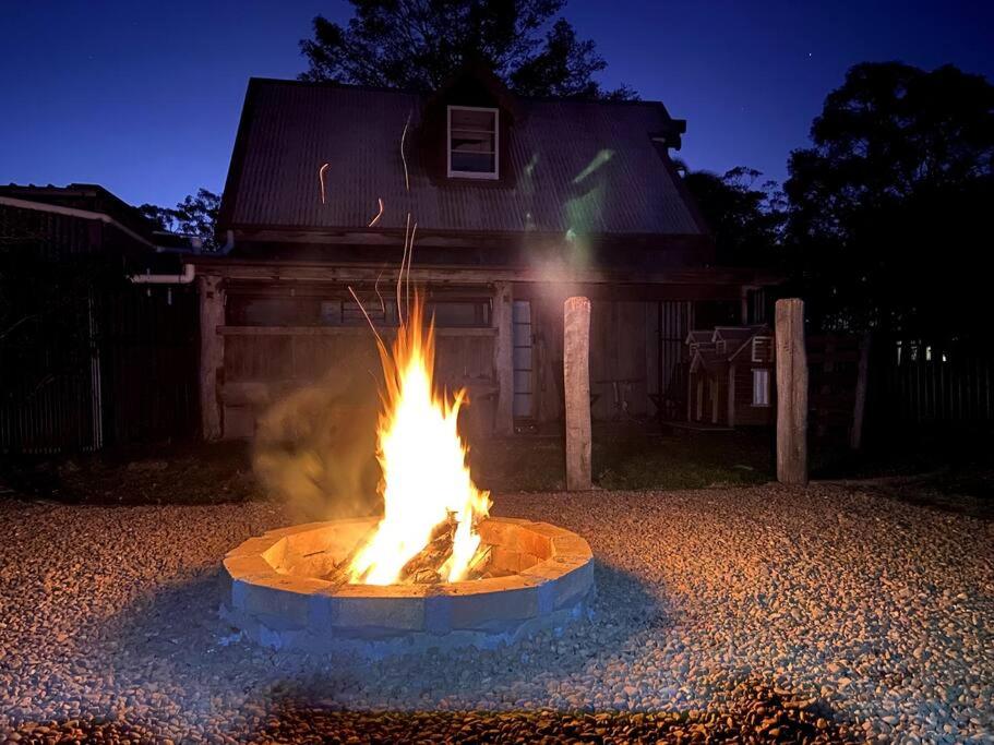 Cozy Barn, Farm stay, Watagans views, Rustic charm