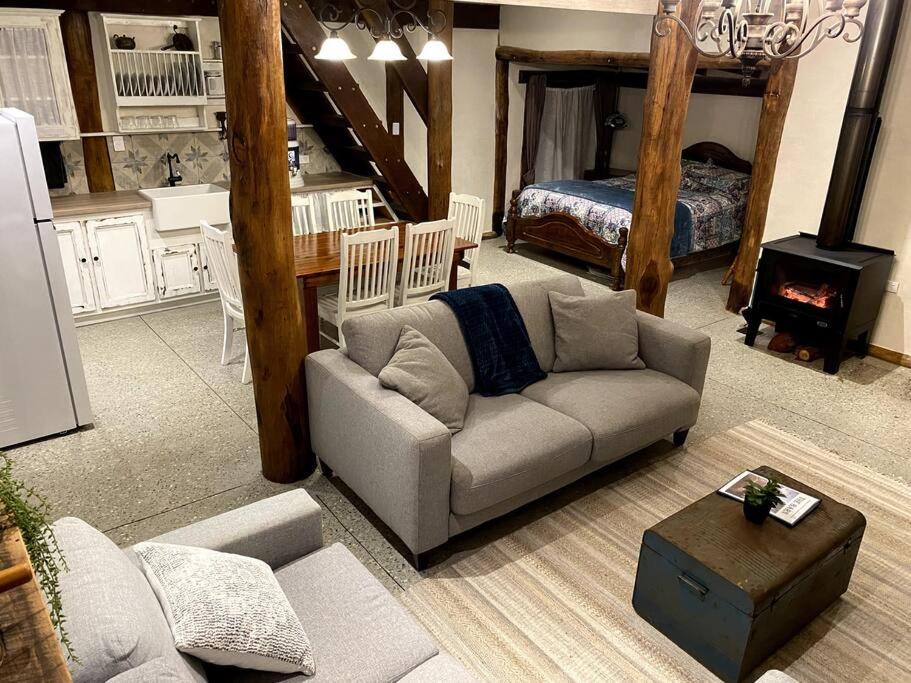 Cozy Barn, Farm stay, Watagans views, Rustic charm
