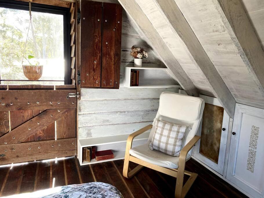 Cozy Barn, Farm stay, Watagans views, Rustic charm