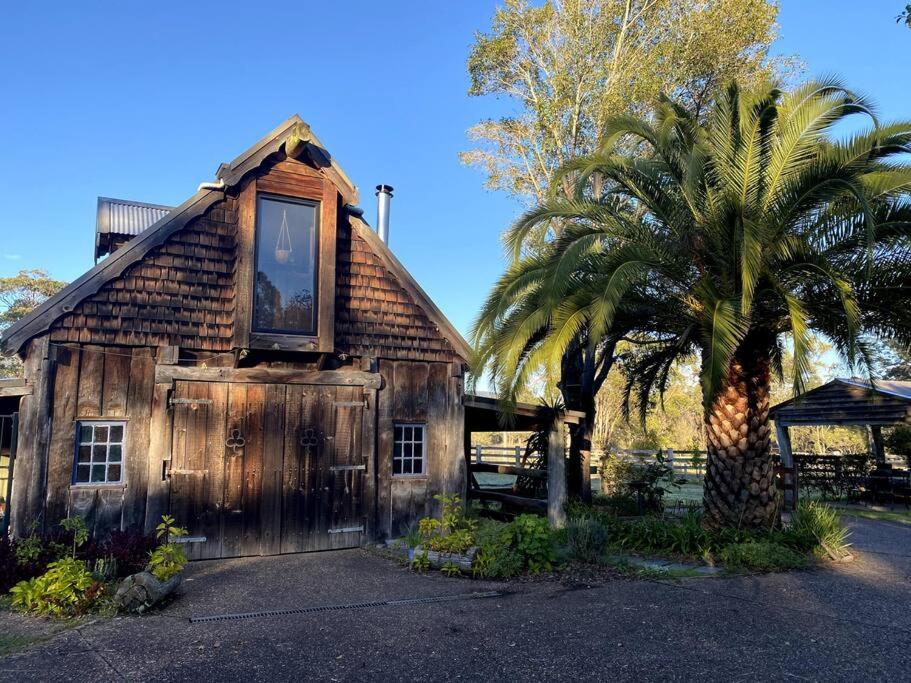Cozy Barn, Farm stay, Watagans views, Rustic charm