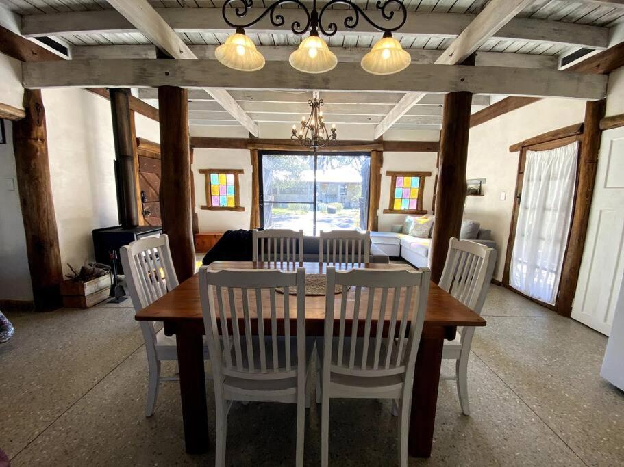 Cozy Barn, Farm stay, Watagans views, Rustic charm