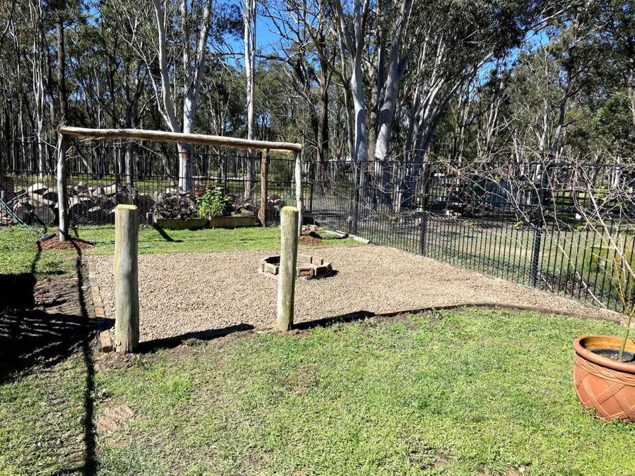 Cozy Barn, Farm stay, Watagans views, Rustic charm