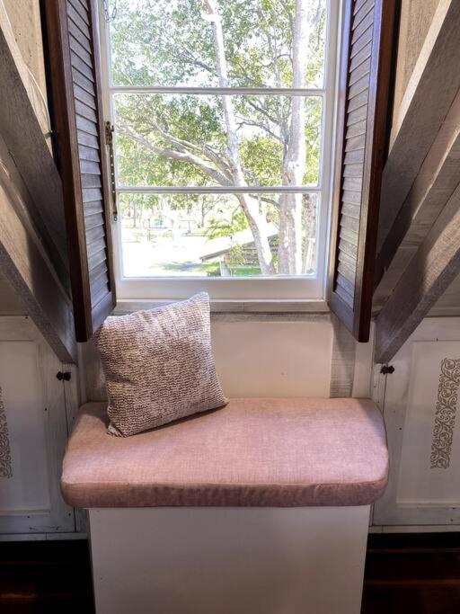 Cozy Barn, Farm stay, Watagans views, Rustic charm