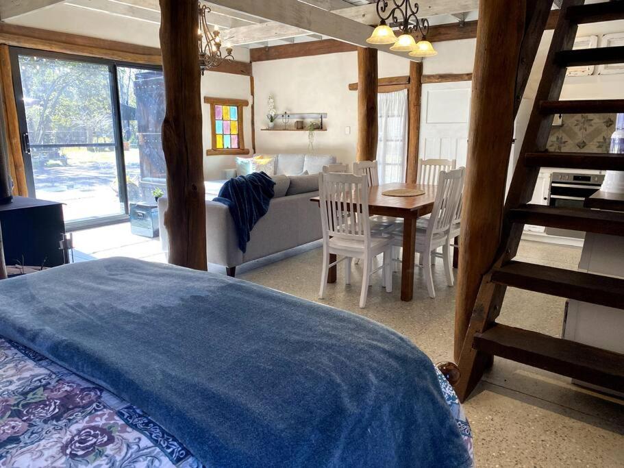 Cozy Barn, Farm stay, Watagans views, Rustic charm