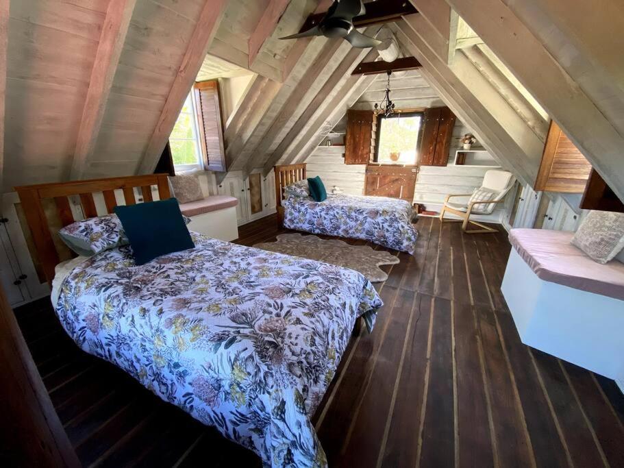 Cozy Barn, Farm stay, Watagans views, Rustic charm