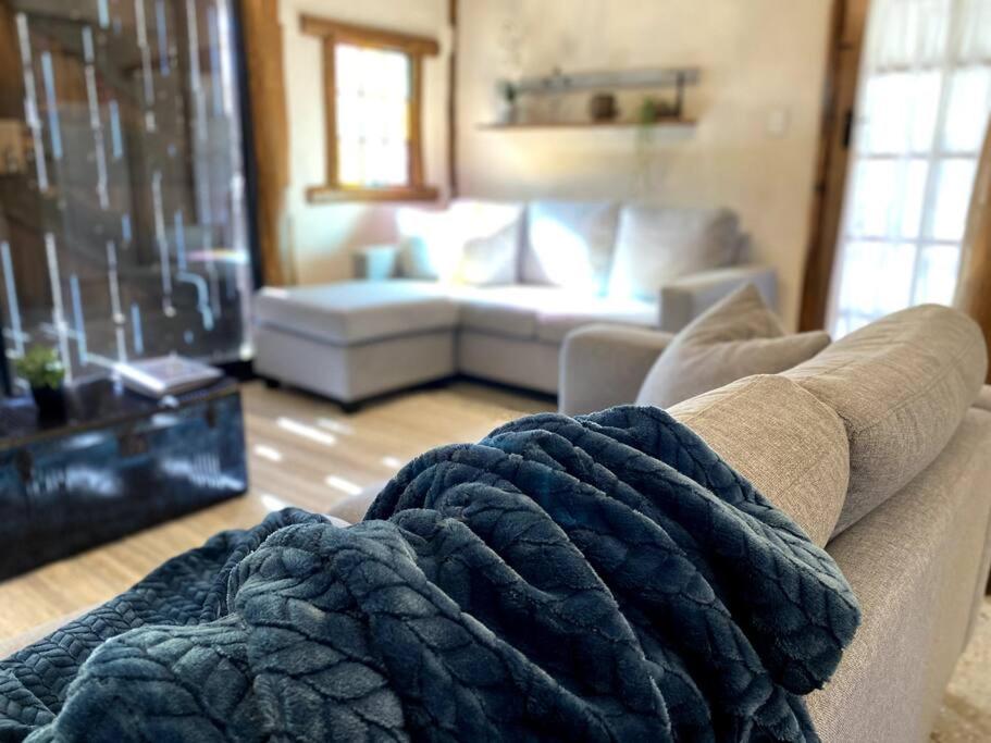 Cozy Barn, Farm stay, Watagans views, Rustic charm