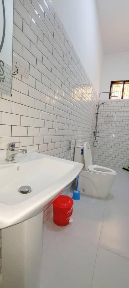 Zan White Apartments