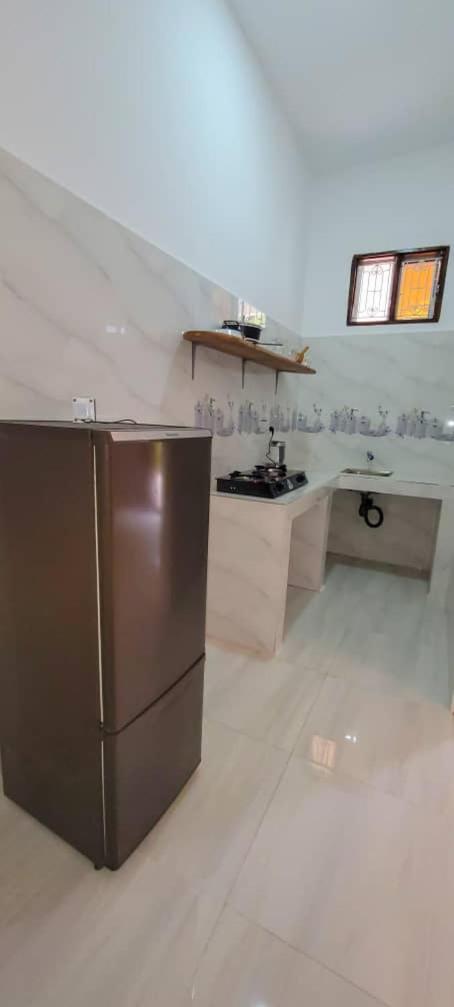 Zan White Apartments
