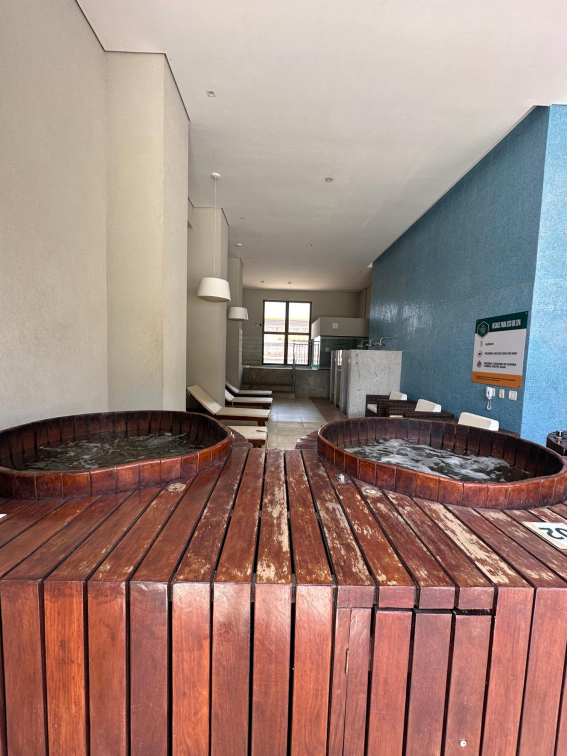 Apto completo com varanda e garagem em Brasília