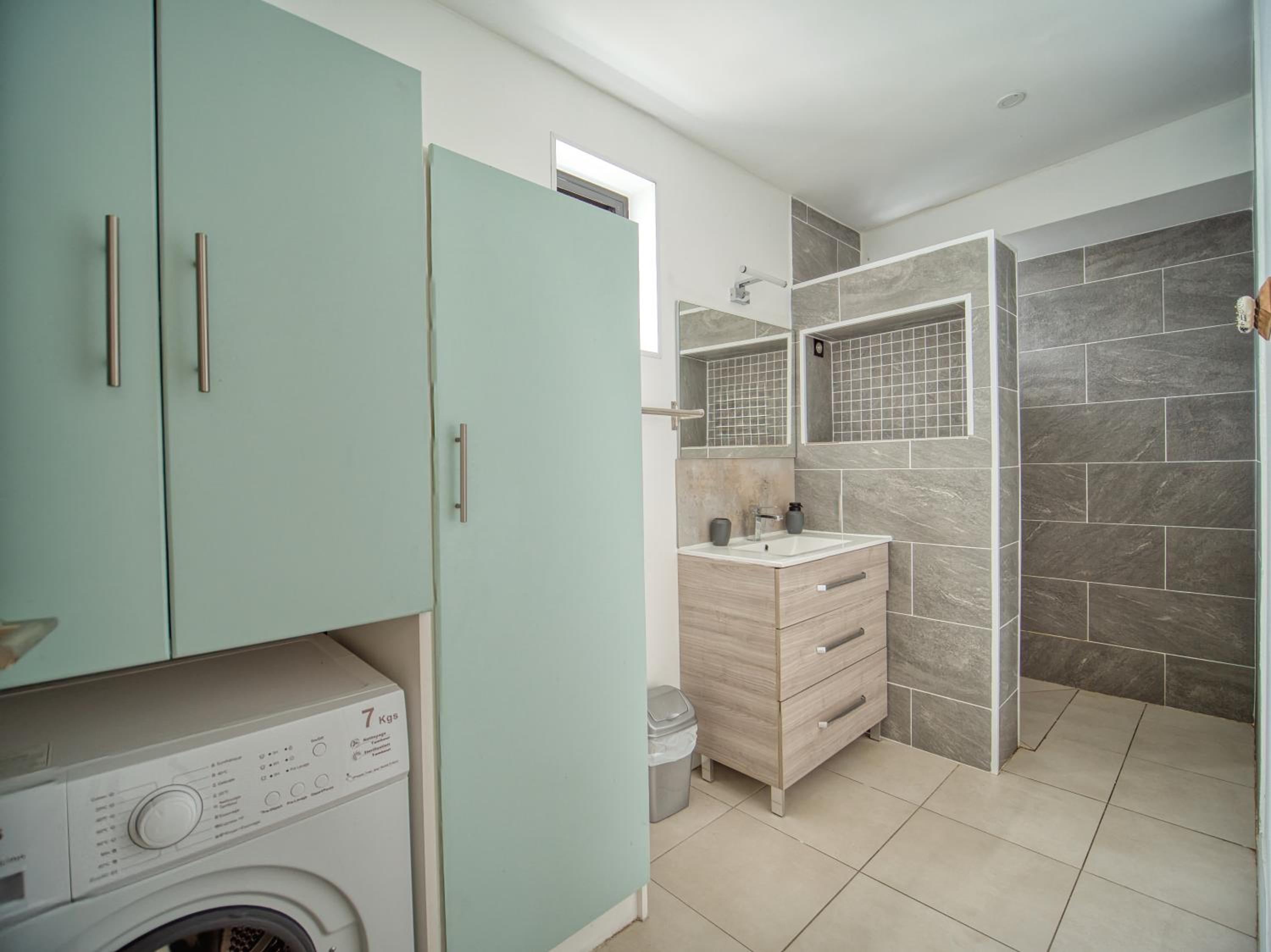 2 chambres, tout confort, climatisé, proche CHU et centre ville view 2
