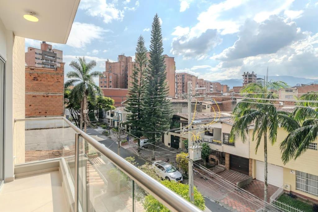 Apartamento centrico en Laureles con piscina 301