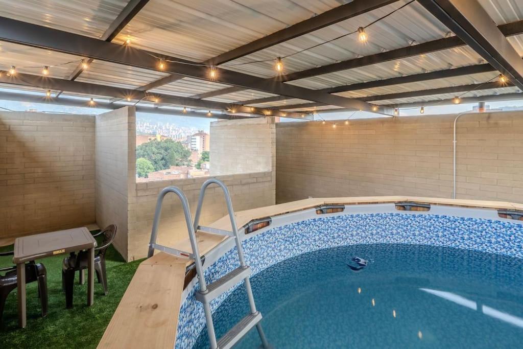 Apartamento centrico en Laureles con piscina 301