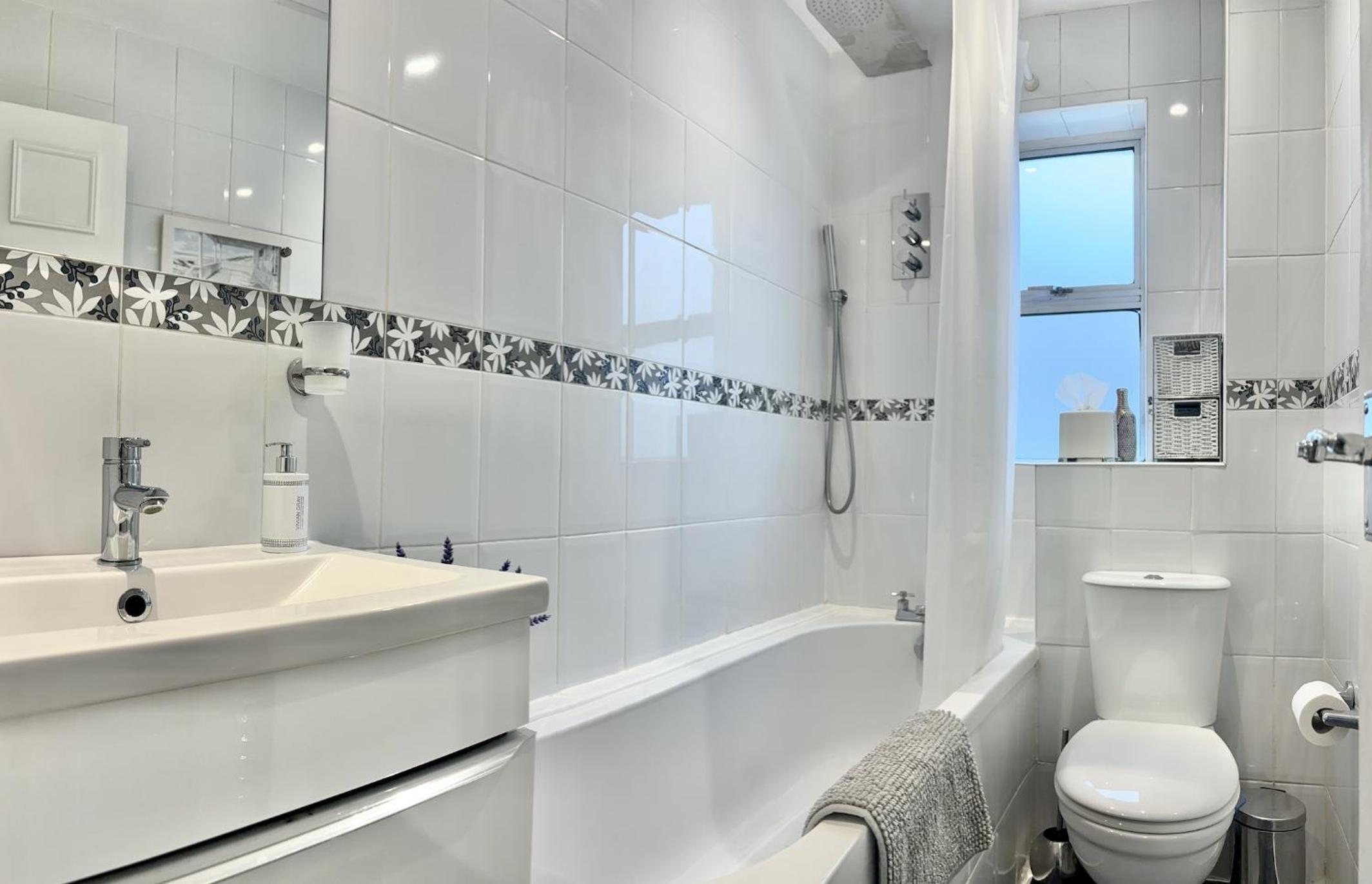 BEAUTIFUL Apartment In Central Wimbledon, 2 min walk to Wimbledon Station