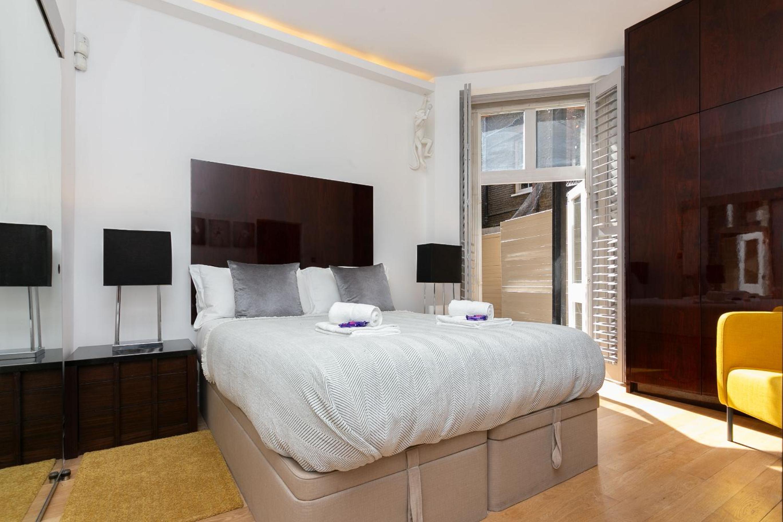 Luxury Central London-Gem In Kensington and Chelsea view 4