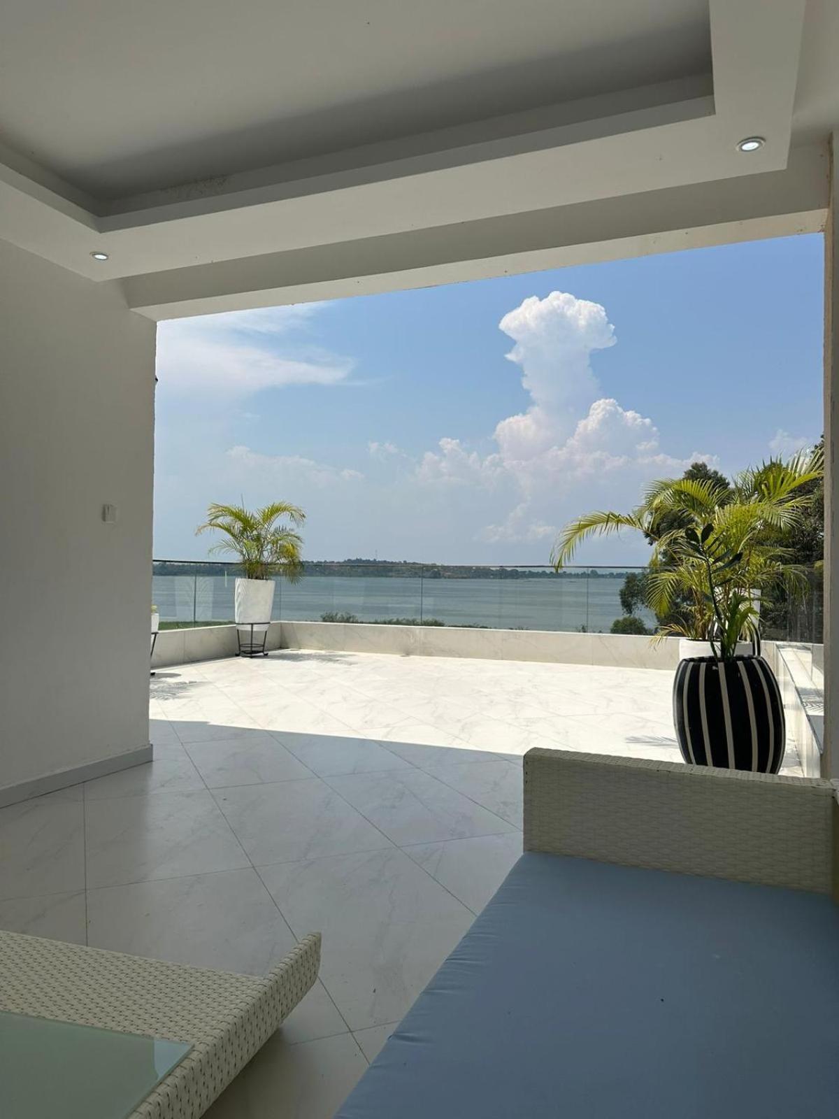 Infinity Pool Villas , Entebbe airport shuttle free parking private pool wifi 24 hr security