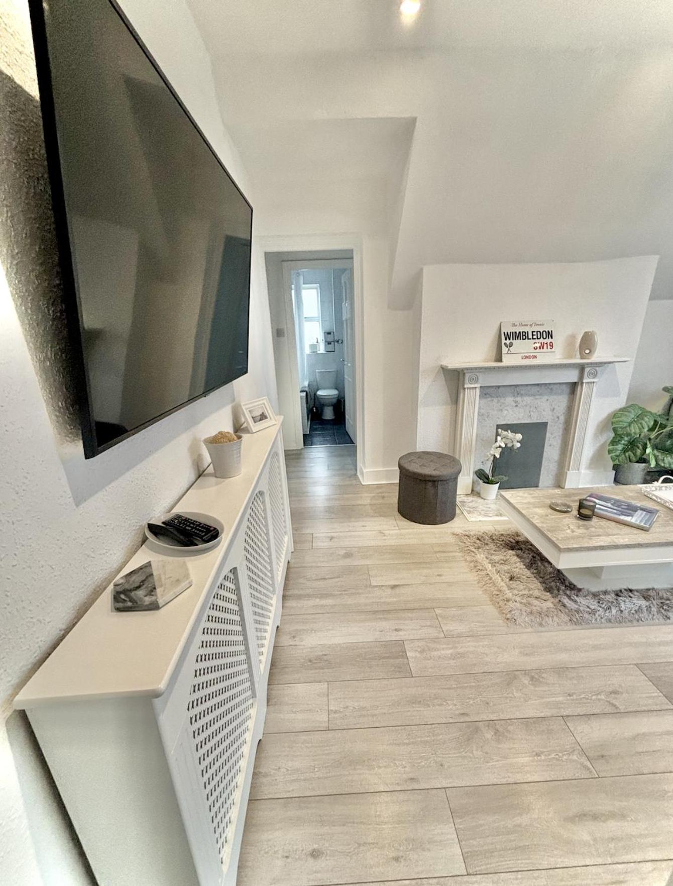 BEAUTIFUL Apartment In Central Wimbledon, 2 min walk to Wimbledon Station