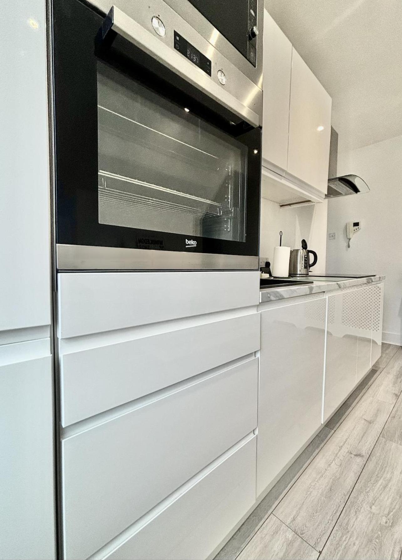 BEAUTIFUL Apartment In Central Wimbledon, 2 min walk to Wimbledon Station
