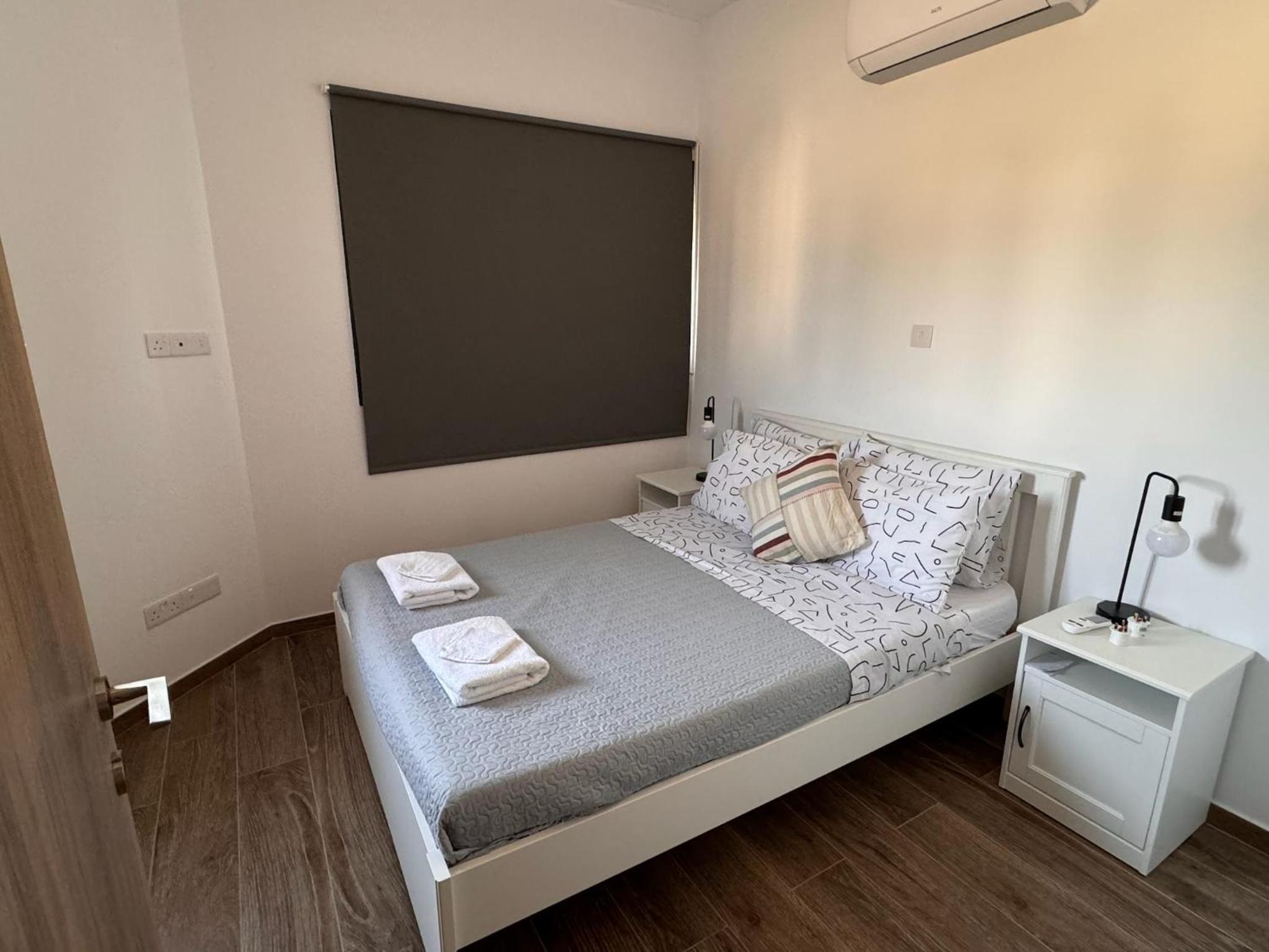 Maroulla's Modern & Spacious Family Home near the Beach