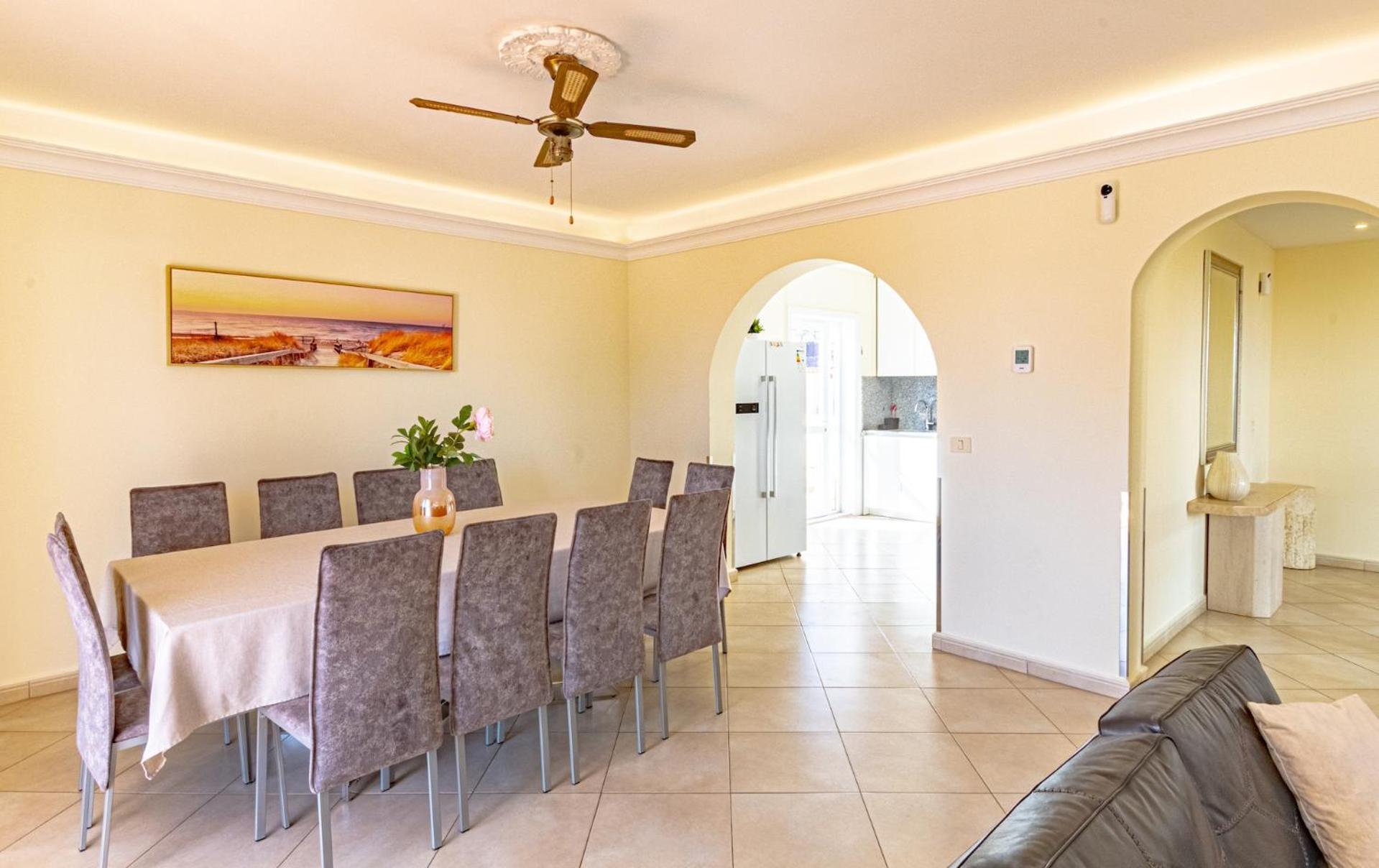 Spacious Villa Victoria Heated Pool