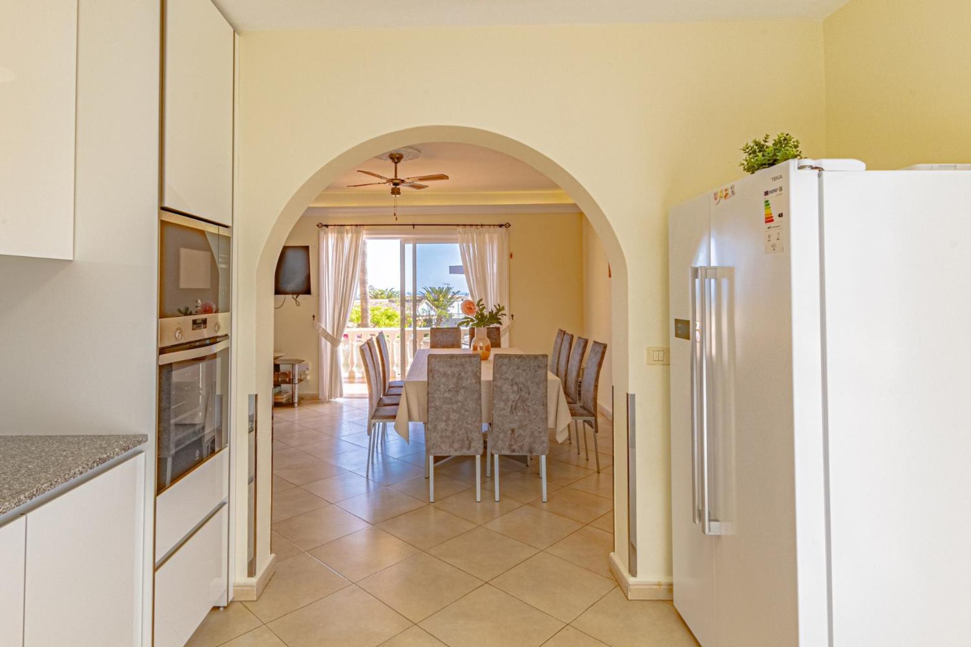 Spacious Villa Victoria Heated Pool