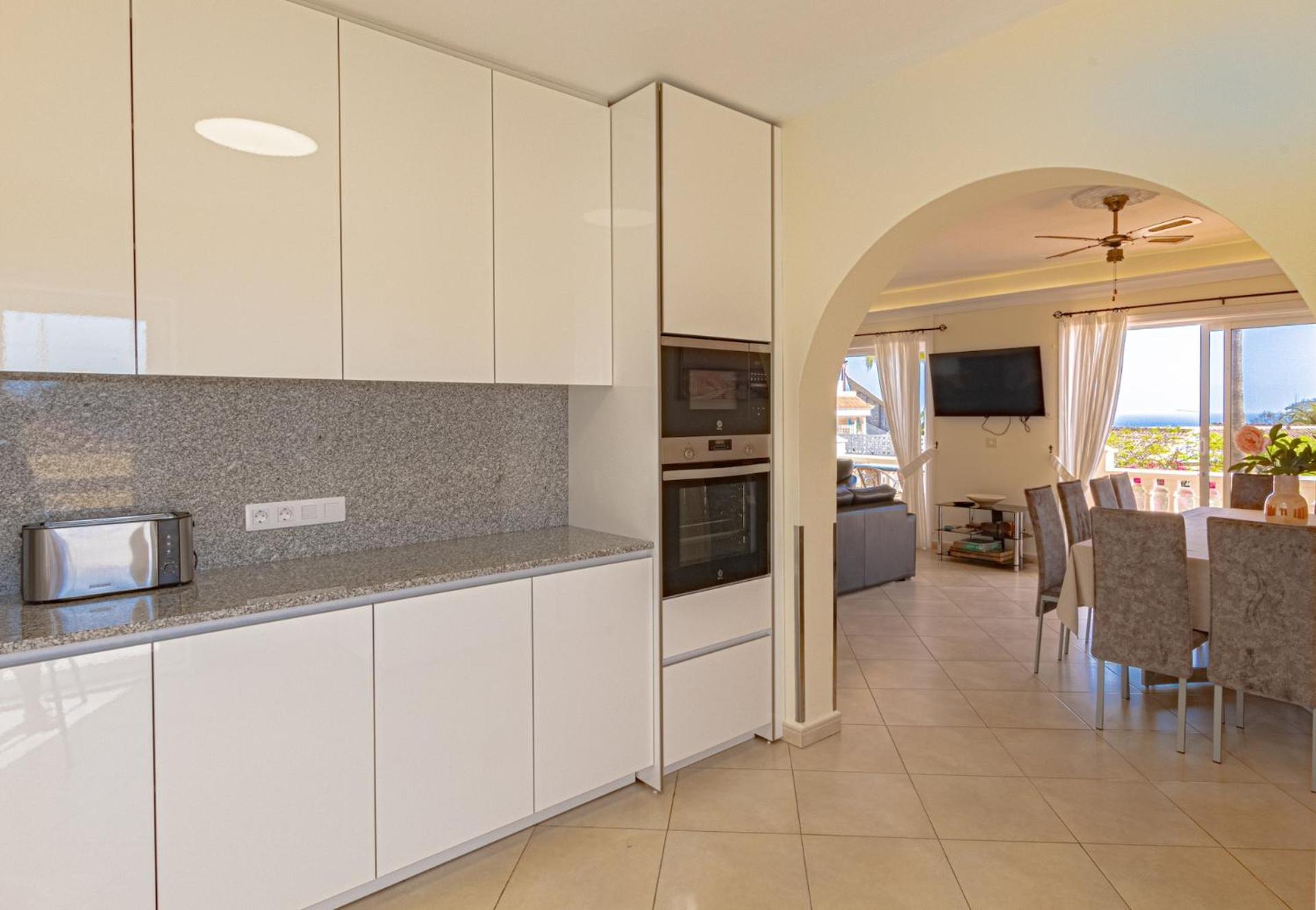 Spacious Villa Victoria Heated Pool