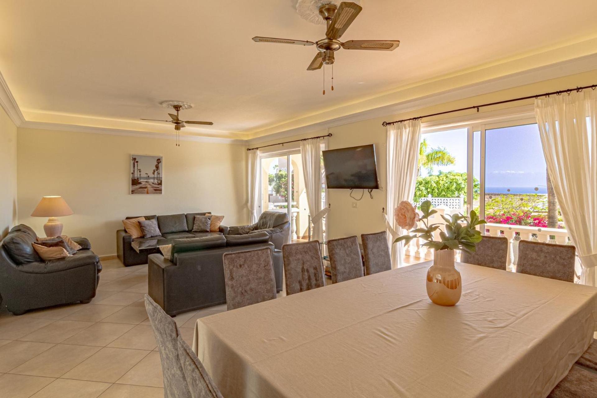 Spacious Villa Victoria Heated Pool