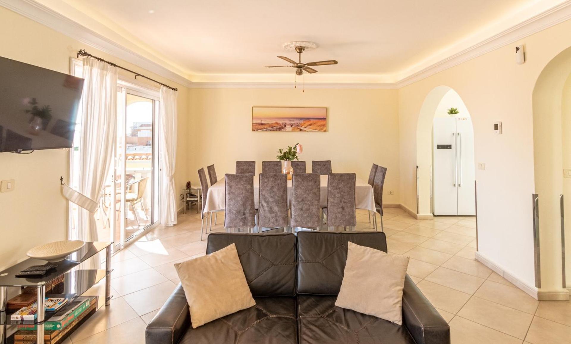 Spacious Villa Victoria Heated Pool