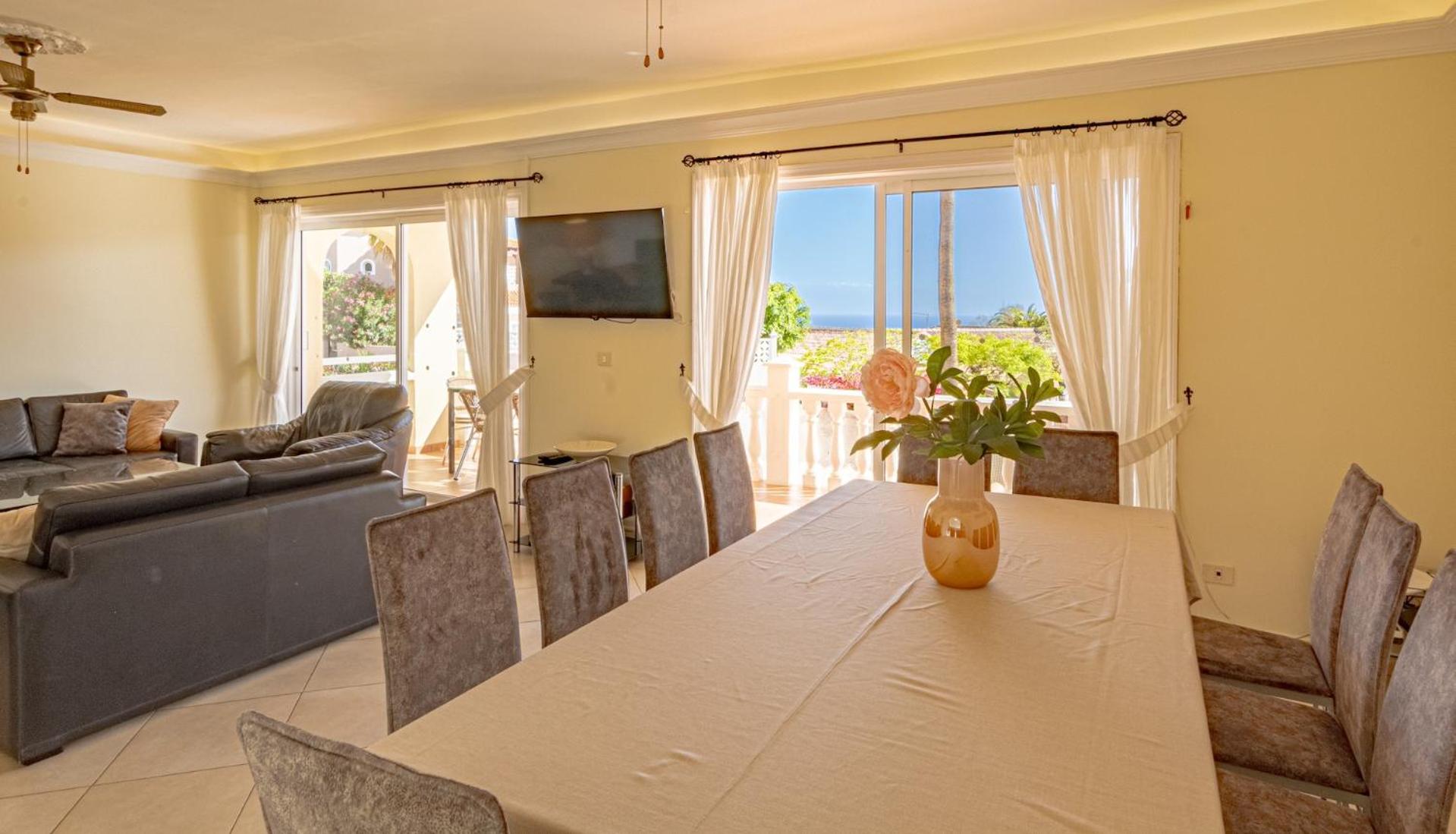 Spacious Villa Victoria Heated Pool