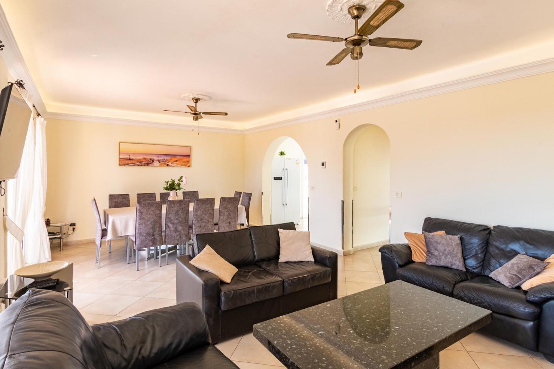 Spacious Villa Victoria Heated Pool