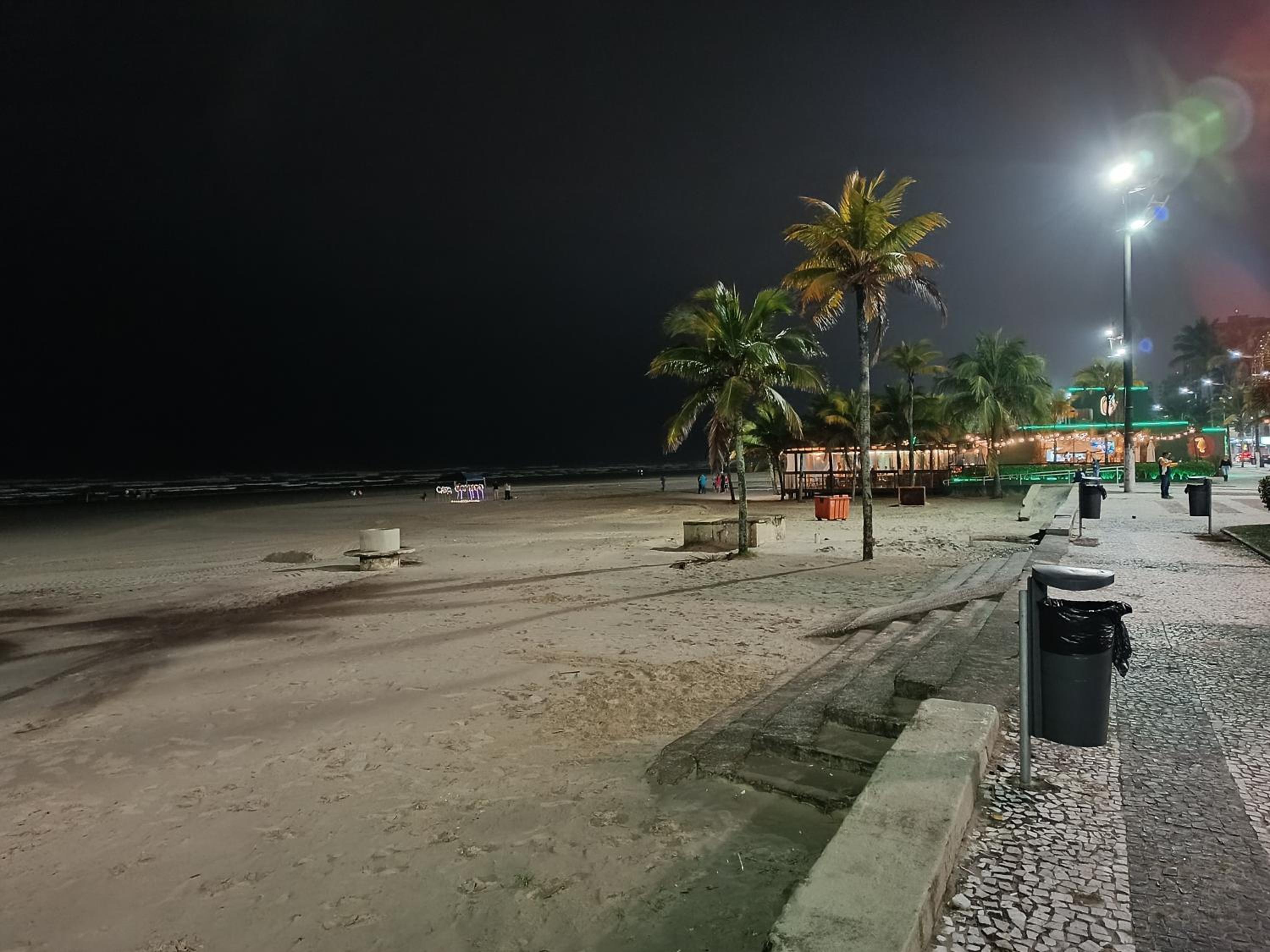 Acorde com o Som do Mar Apto Pé na Areia na Vila Tupi Praia Grande